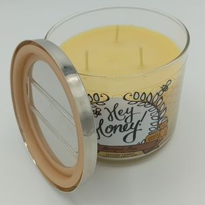 Bath and Body Works Hey Honey! 3 Wick Candle 🍯 🍐